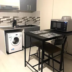 Appartement Charmant Studio En Provence Avec Arrivee Autonome, Collobrières