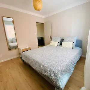 Appartement T3 Neuf Centre Village, Collobrières