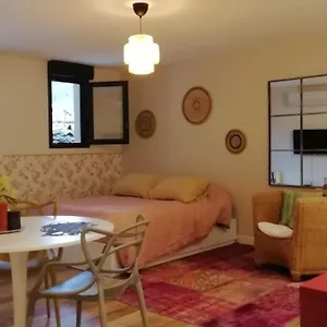 Appartement En Rez De Jardin, Collobrières